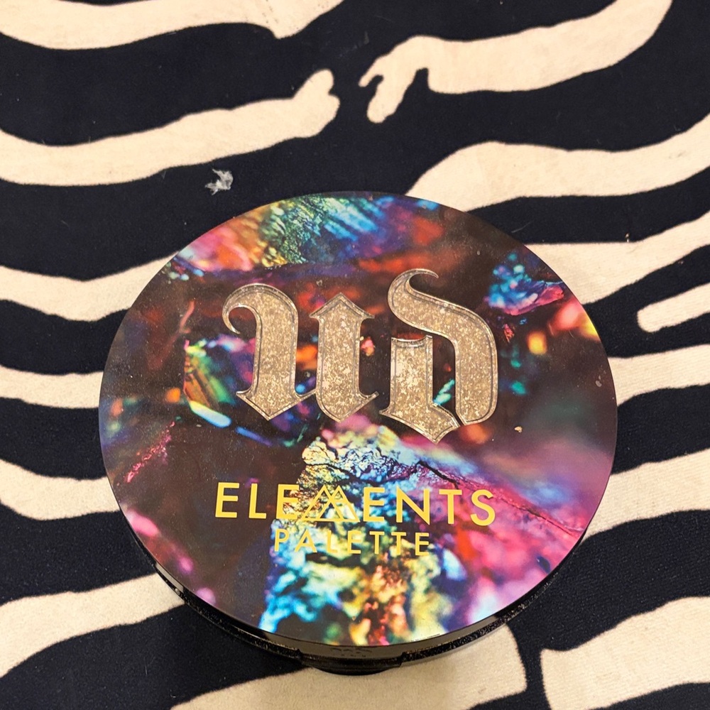 Urban Decay Elements eyeshadow pre-loved Palette with Gold and Multicolor Design